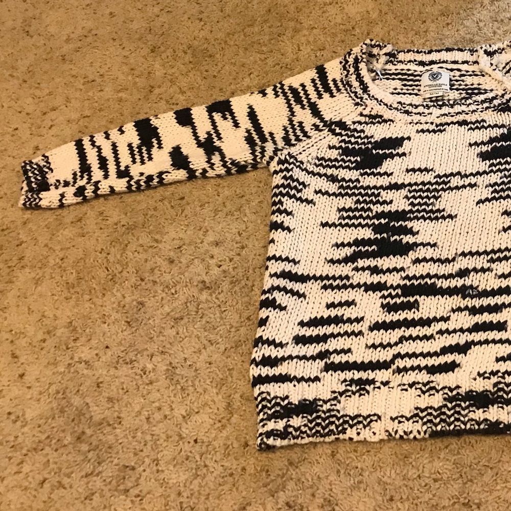 American Eagle Black and White Knit Sweater